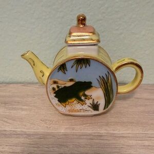 Vivian Chan 2001 Yellow and Blue Frog Teapot